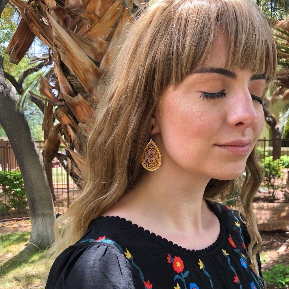 LAST PAIR!! Stay Golden Tear Drop Earrings